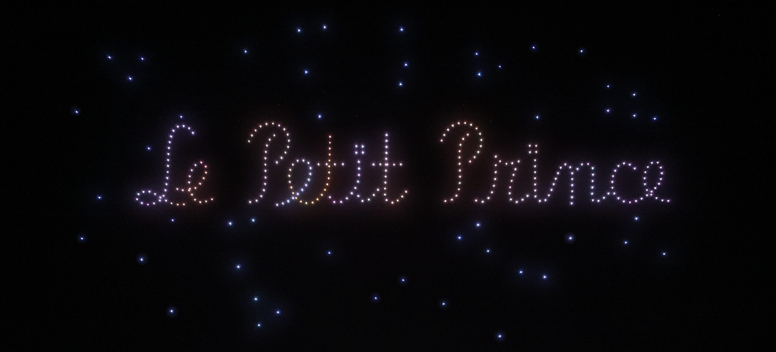 Image de l'évenement Dronisos dévoile son adaptation du Petit Prince en spectacle de drones