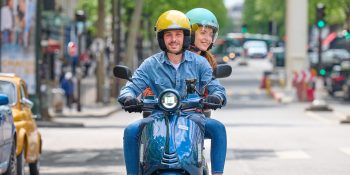 ZEWAY, le scooter électrique personnel à batterie échangeable en 50 secondes, arrive à Bordeaux